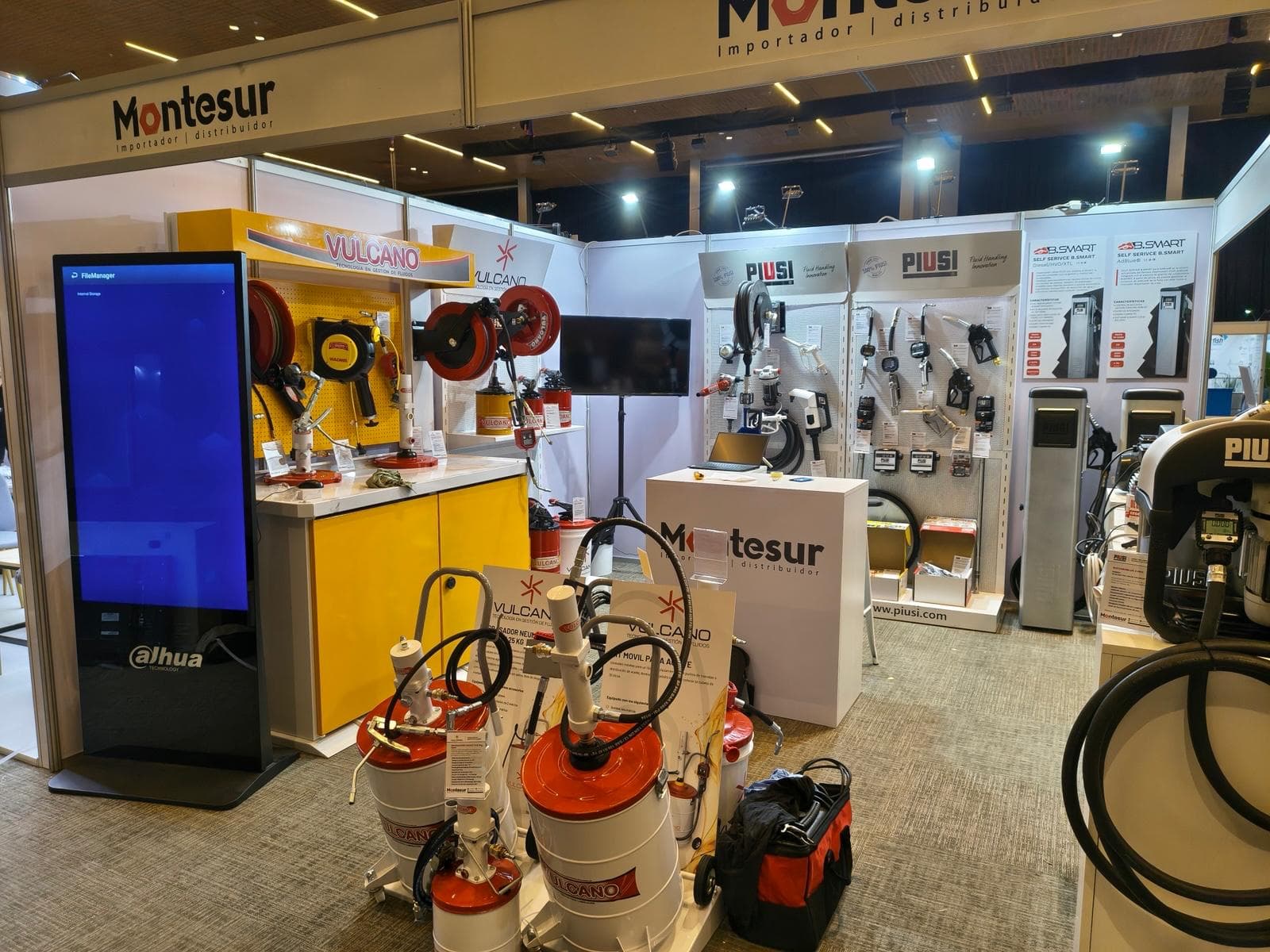 Stand de Montesur en exposición con equipamiento PIUSI y Vulcano